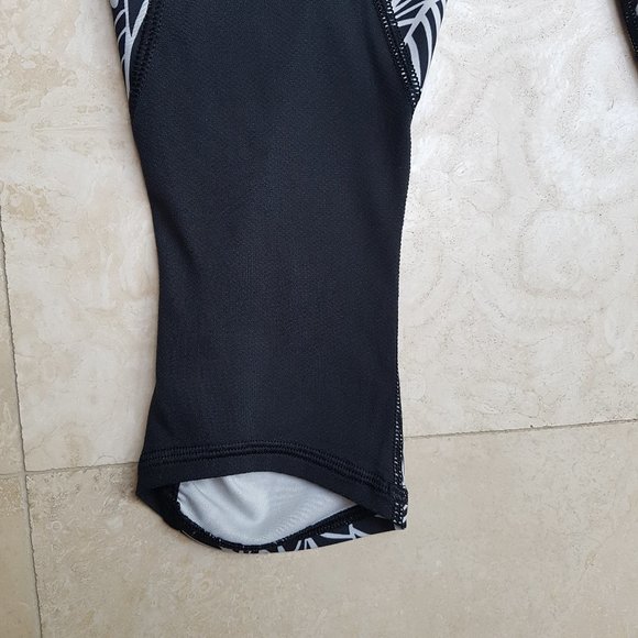 Lululemon Black & White Crop Leggings - Picture 11 of 14
